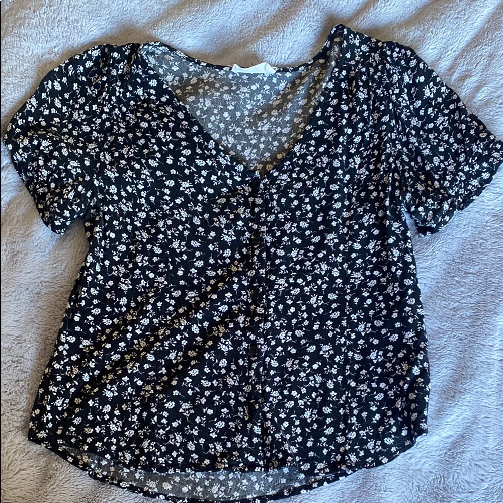 Elodie Black and White Floral Short Sleeve Blouse